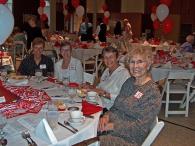 Judy Curtis, Mary Lou Redmond, Geraaldine, Elain Ewing (Sister Mary Andrew).jpg